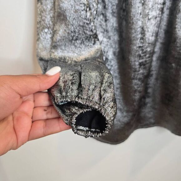 Xirena Farrah Top Women's XS Metallic Silver Gray Long Sleeve 100% Polyester Blo - Picture 5 of 6